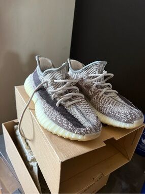 Yeezy 350 V2